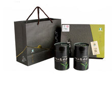 Tải hình ảnh vào trình xem Thư viện, Hộp quà trà A Lý Sơn Cẩm Xuân (150g x 2lon/hộp)